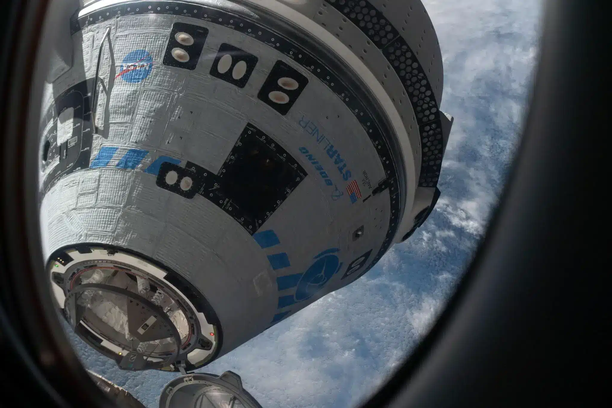 Boeings-CST-100-Starliner-Crew-Ship-Docking-2048×1365 Boeing Starliner docking with ISS